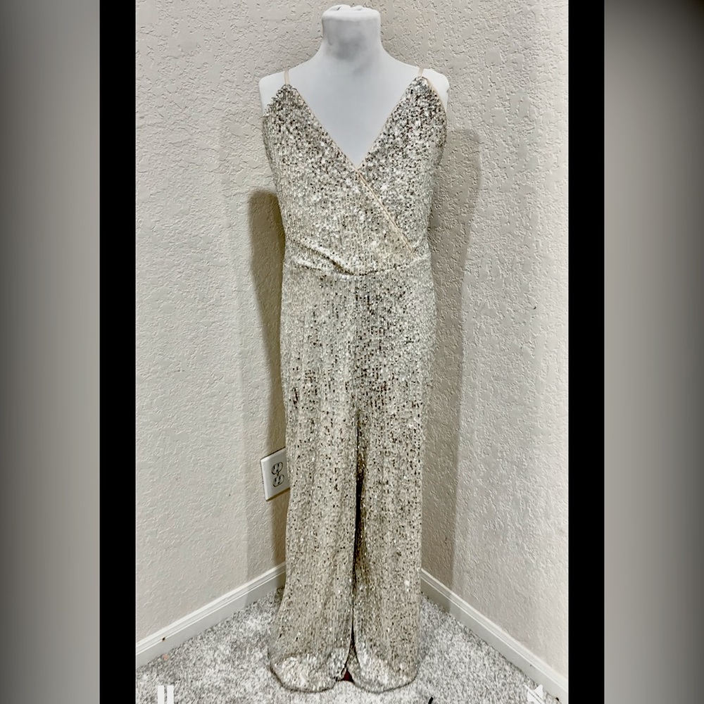 NWOT - GIANNI BINI SILVER SEQUIN JUMPSUIT - SIZE S OR SMALL